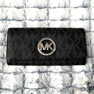 LIKE NEW✨ Michael Kors Signature Wallet